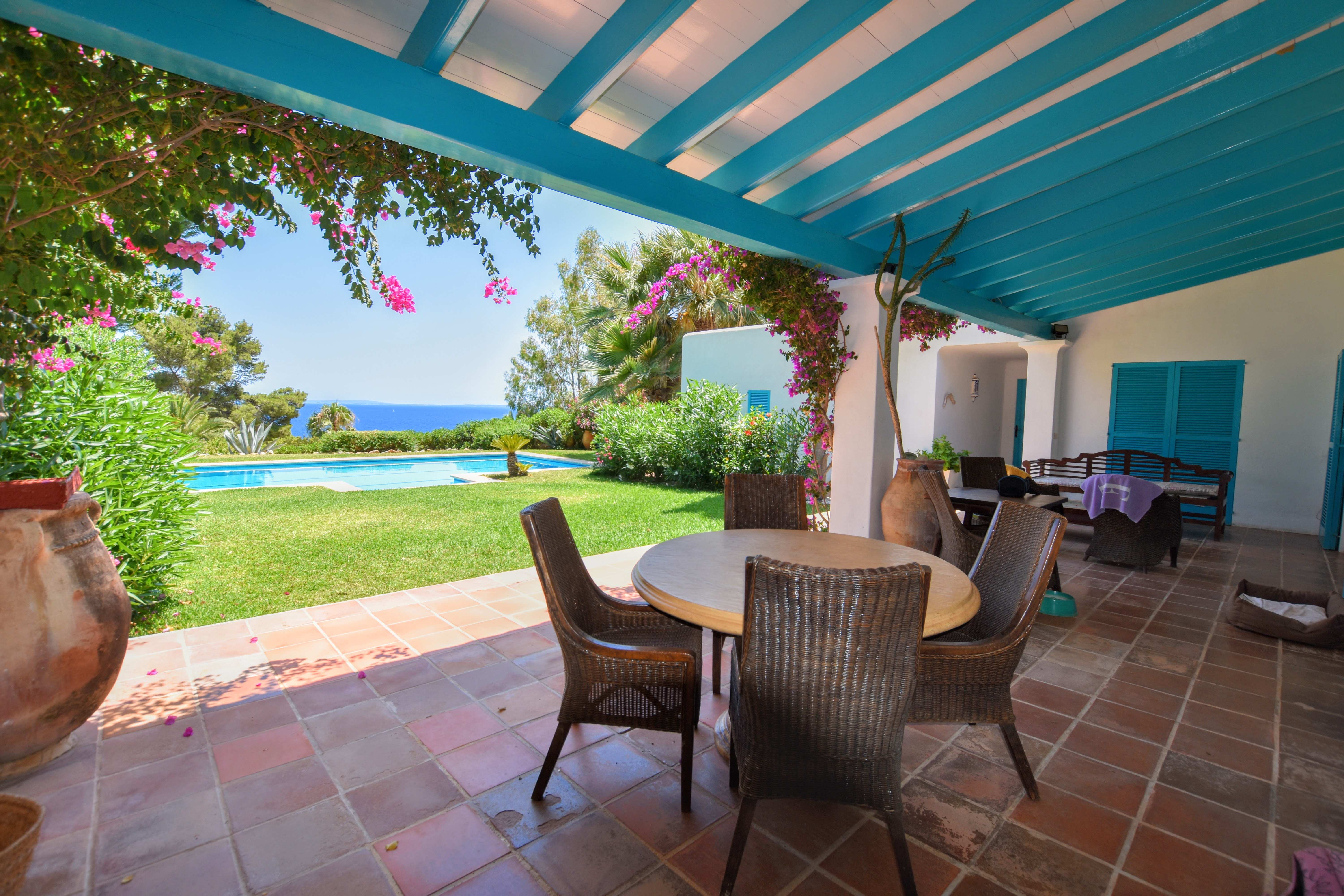 Ongelooflijk huis in traditionele stijl met uitzicht op de zee en Formentera