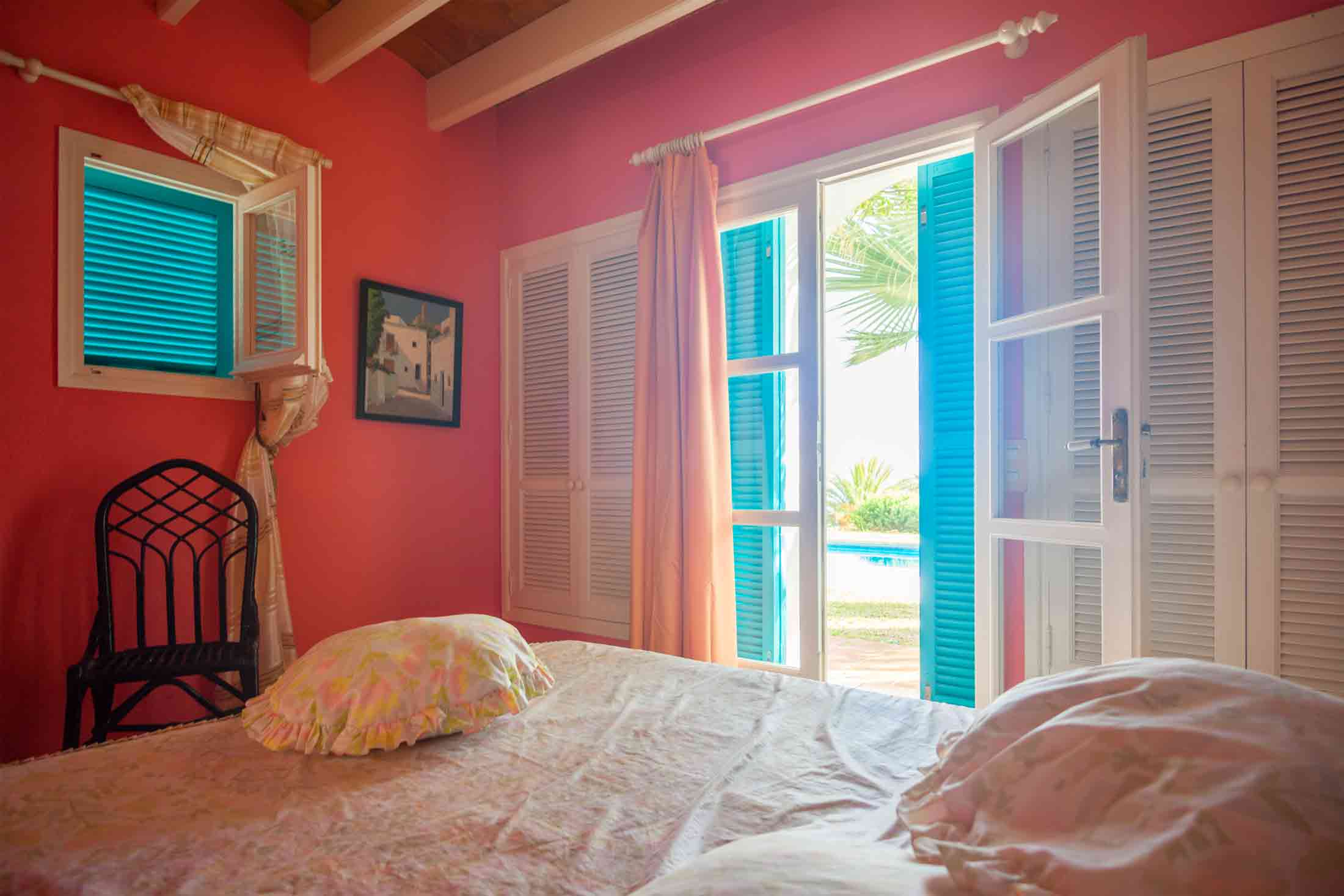 Unglaubliches Haus im traditionellen Stil mit Blick auf das Meer und Formentera