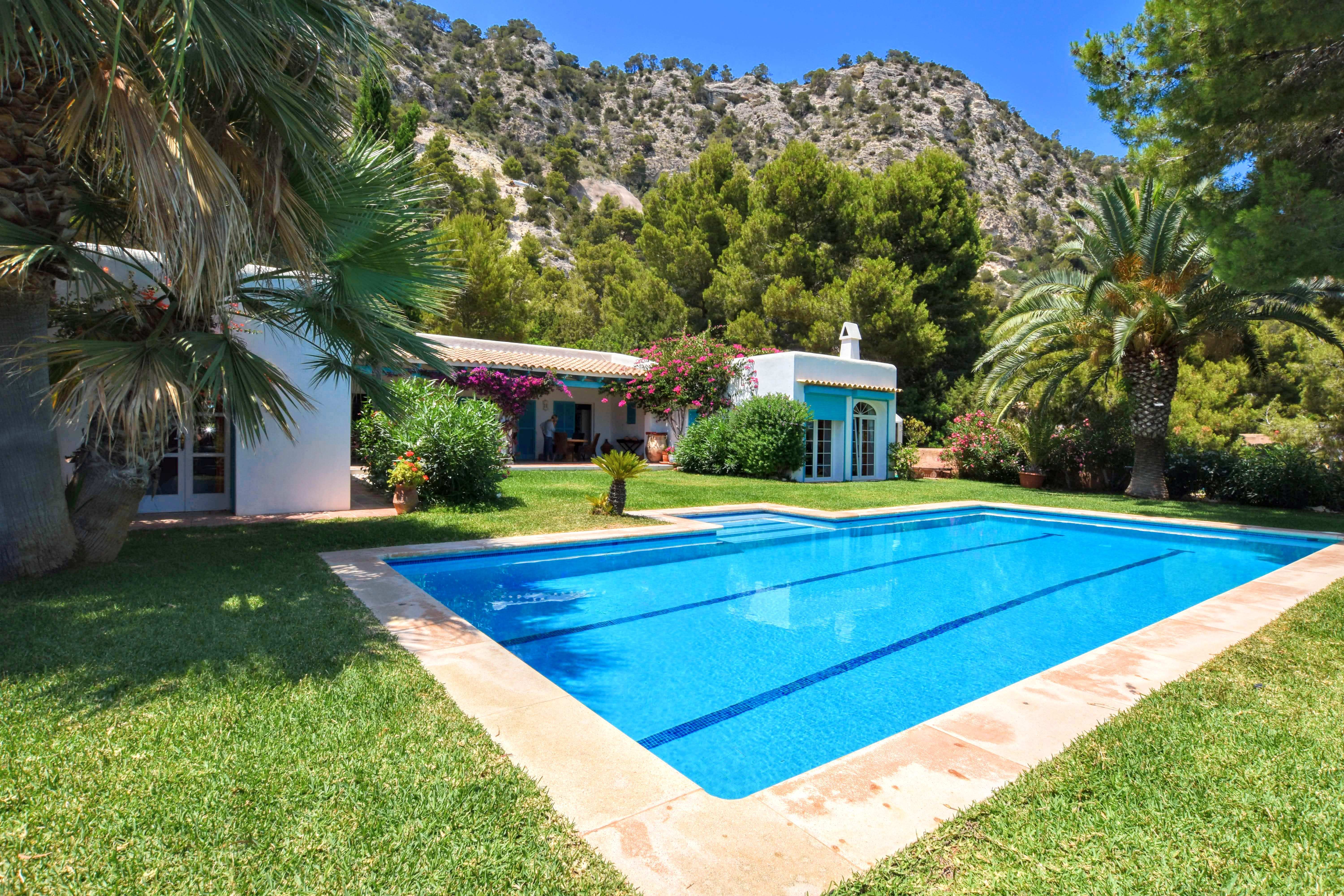 Increíble casa de estilo tradicional con vistas al mar y a Formentera