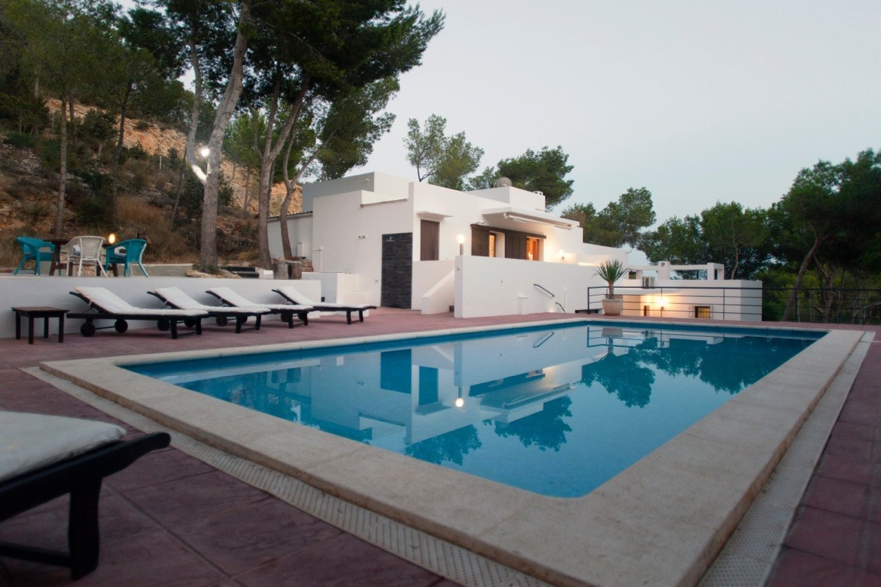 House with tourist license, pool and views of Las Salinas