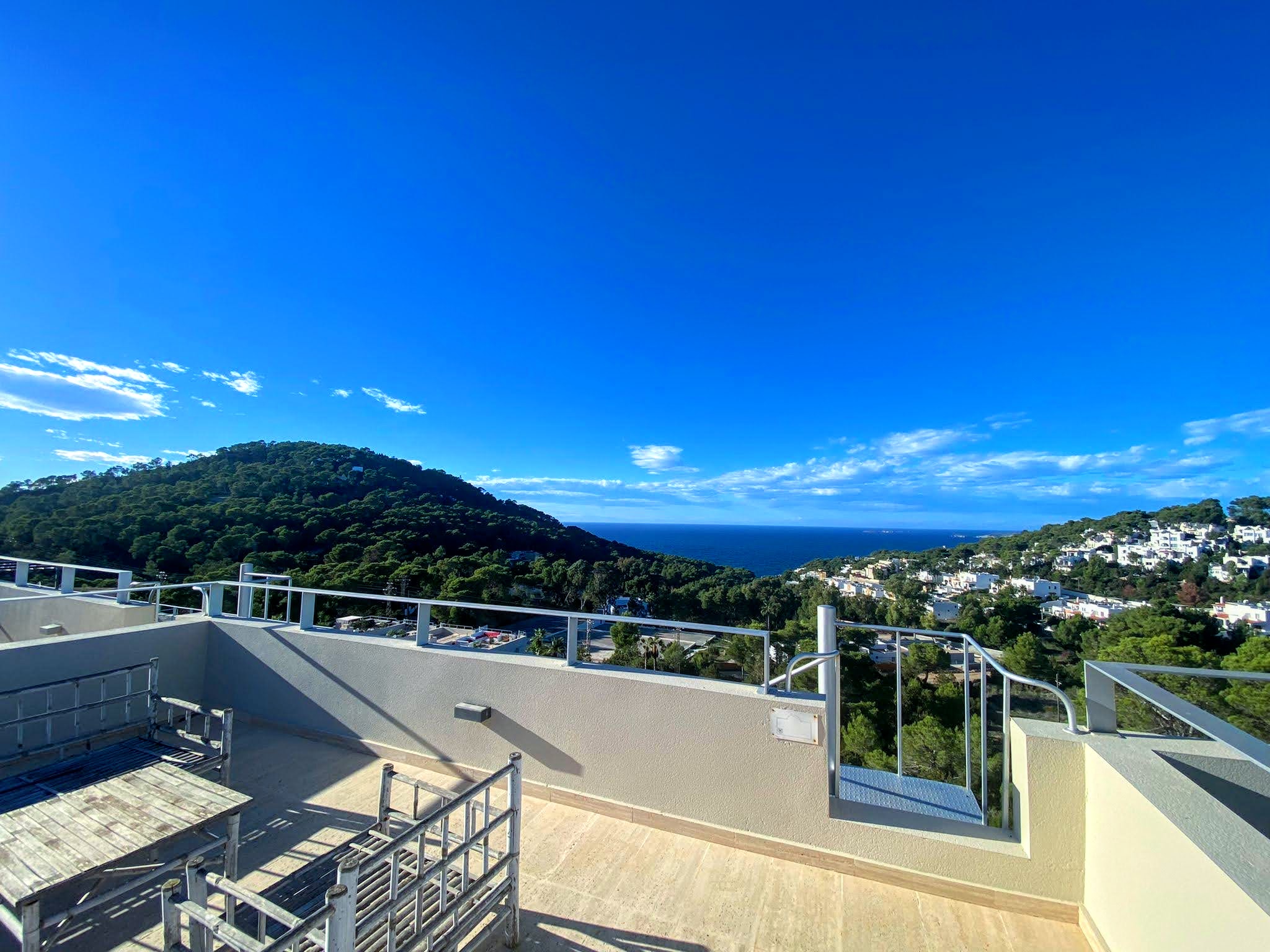 Duplex penthouse with stunning views of the sea and sunset