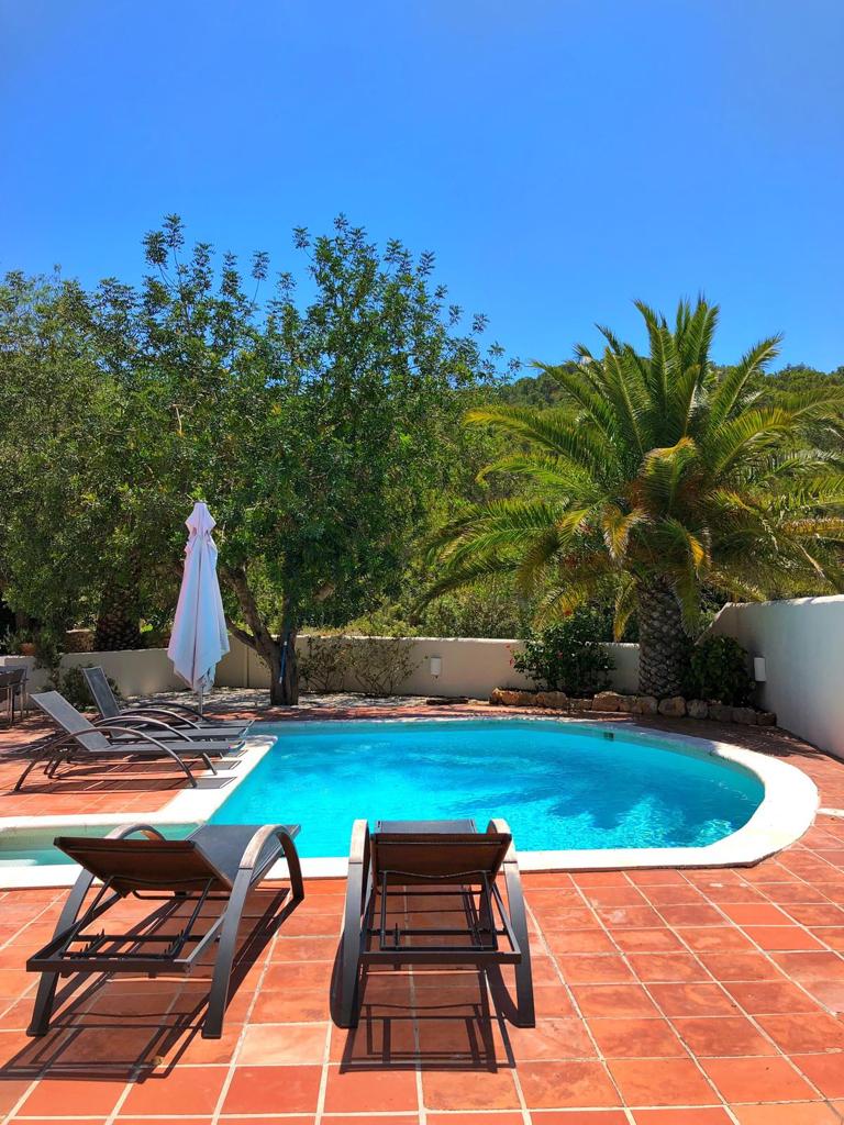 Bonita villa en venta en Salinas con piscina