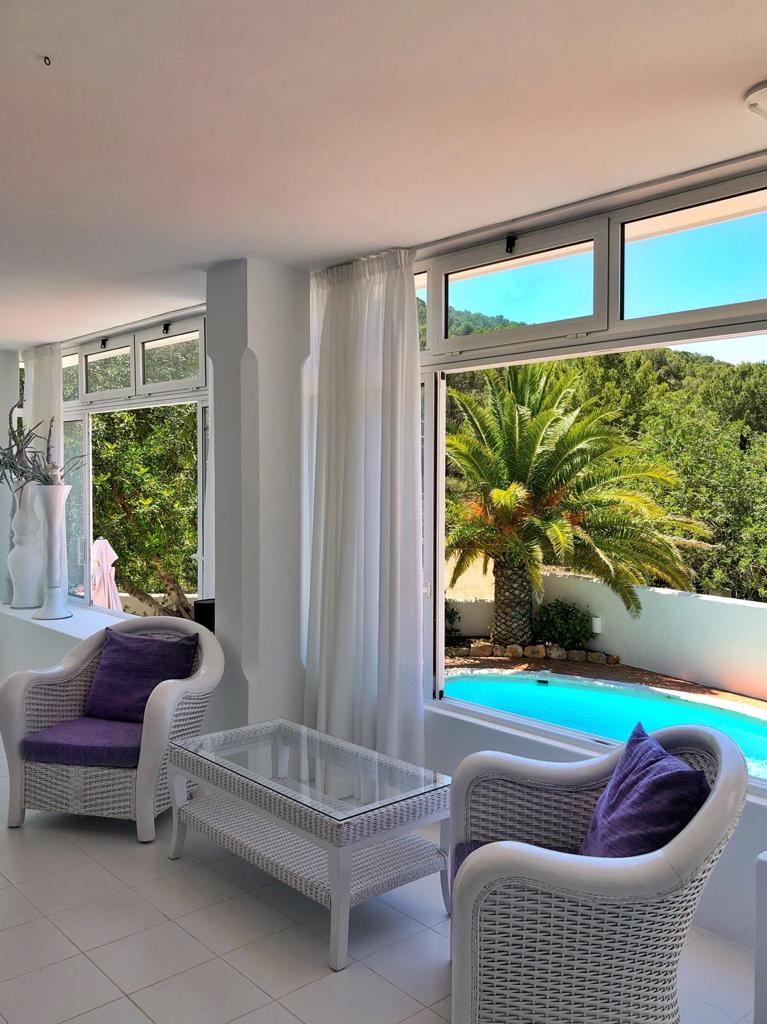 Bonita villa en venta en Salinas con piscina