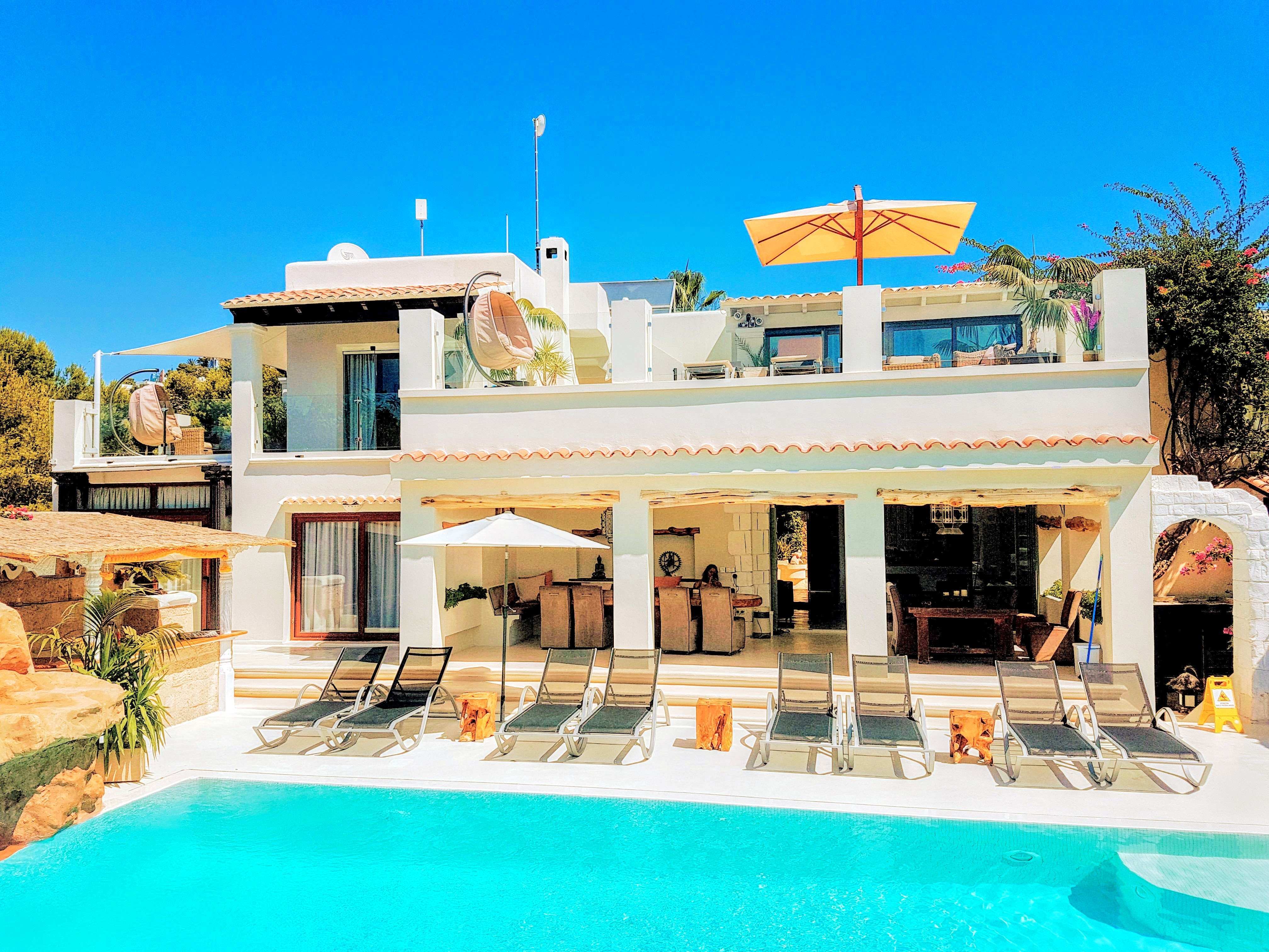Luxury villa in Ibiza on the seafront